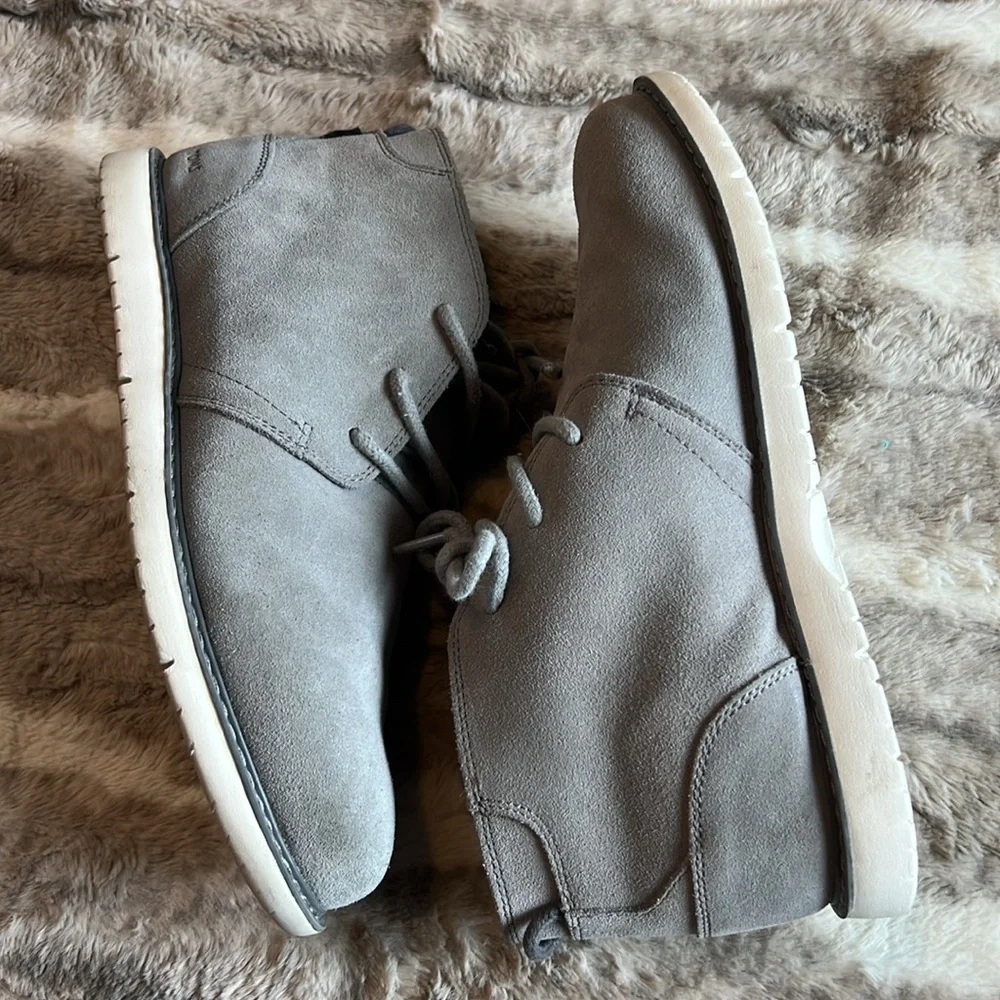 TOMS Men's Gray Suede Chukka Boots Navi